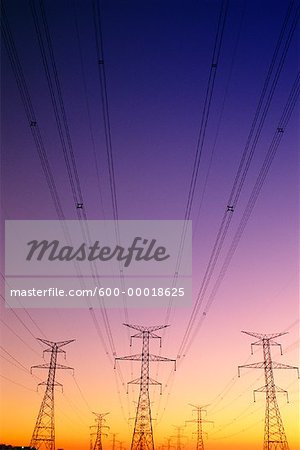 Lignes électriques au coucher du soleil Markham, Ontario, Canada Lignes électriques au coucher du soleil Markham, Ontario, Canada