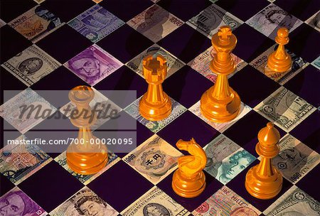 Schachbrett mit internationalen Währung Quadrate