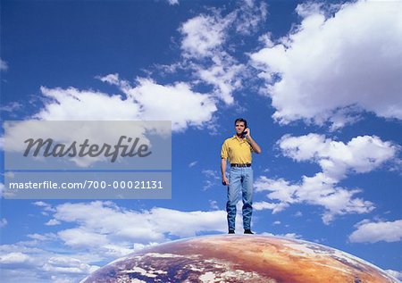 Homme sur la planète à l'aide de téléphone portable