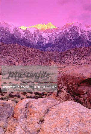 Coucher de soleil sur la plage de Sierra Nevada Mount Whitney en Californie, USA