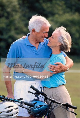 Mature Couple avec vélos extérieur Key Biscayne, Floride, États-Unis