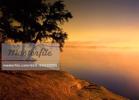 Lac Caddy à Sunrise Whiteshell Provincial Park, Manitoba, Canada