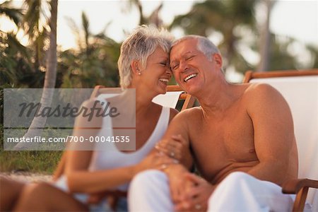 Älteres Paar lachend im freien Bahamas