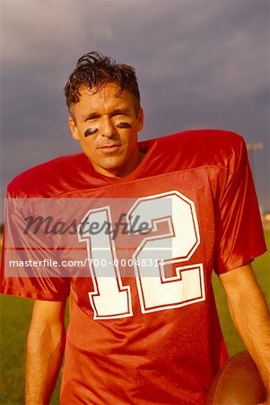 Portrait de mâle Football Player en plein air