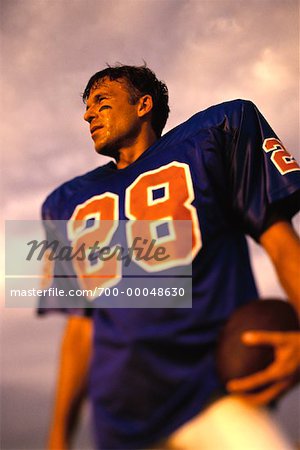 Portrait du joueur de Football à l'extérieur