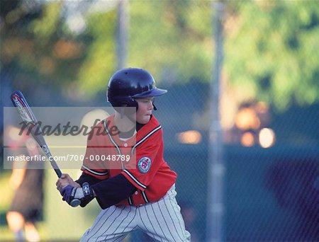 Kleine Liga Baseball Batter etwa, Ball, Victoria British Columbia in Kanada getroffen