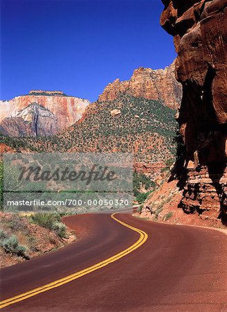 Autobahn 9 und Rock Formationen Zion Nationalpark, Utah, USA