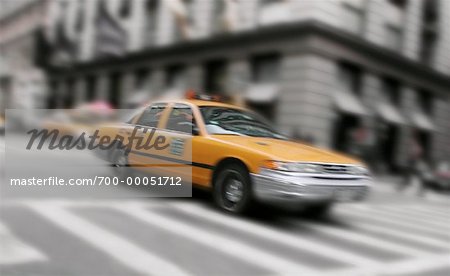 Taxi sur la rue New York City, New York, États-Unis