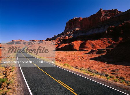 Highway 24 und Rock Formationen Capitol Reef Nationalpark, Utah, USA