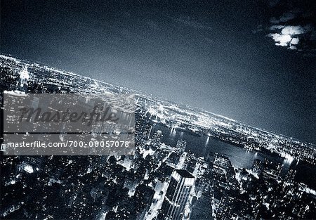 Luftaufnahme der Stadt bei Nacht New York, New York, USA