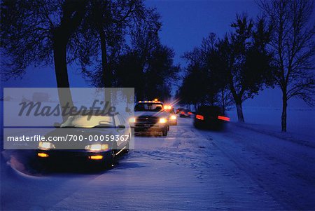 Festgeklemmten Auto und Service-Fahrzeuge im Winter, Ottawa, ON, Kanada