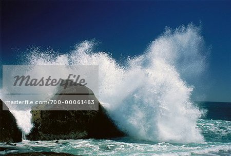 Vagues qui s'écrasent contre les rochers Hondeklip Bay, Afrique du Sud Namaqualand