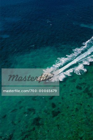 Vue aérienne du bateau, excès de vitesse sur l'eau, Abaco, Bahamas