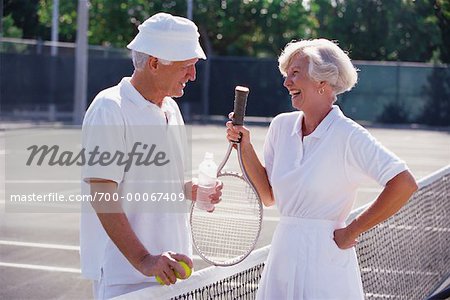 Älteres Paar auf Tennis Court Miami Beach, Florida, USA