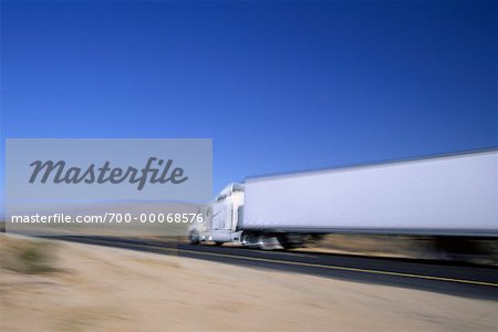 Camion de transport sur route, Arizona, USA