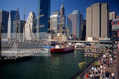 South St. Seaport et le paysage urbain de New York, New York, États-Unis