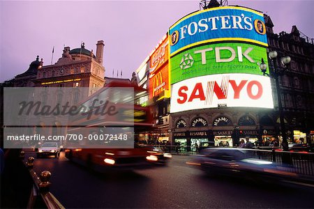 Piccadilly Circus bei Dämmerung London, England