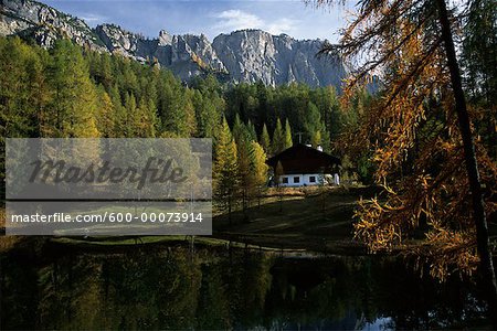 Dolomites et le lac, Cortina, Italie