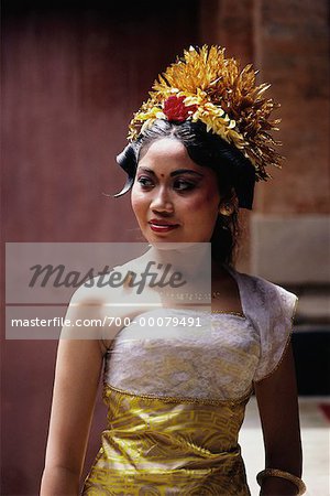 Portrait de jeune femme en Costume plein air Bali, Indonésie