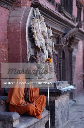 Sadhu Mann sitzt in Patan die Dubar Square Kathmandu, Nepal