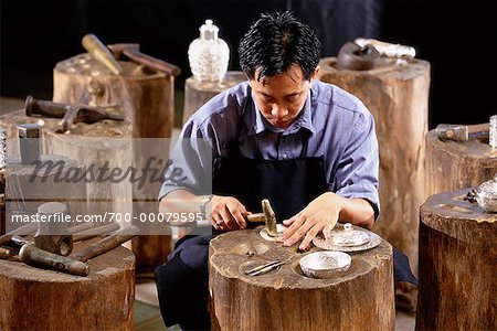 Silverworker en atelier Brunei Darussalam