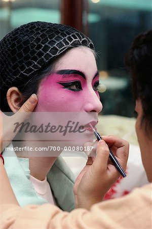 Actrice préparent pour spectacle d'opéra de Pékin à l'école nationale de l'opéra Fushing, Taiwan