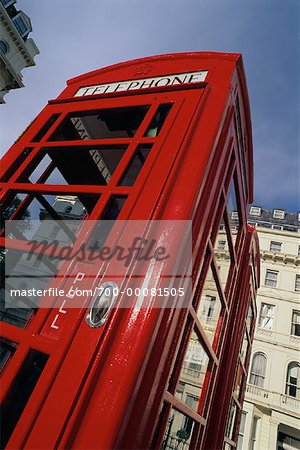 Cabine téléphonique et immeuble Londres