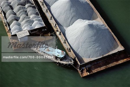 Vue aérienne des tas de copeaux de granit sur les Ferries à Harbor, Singapour