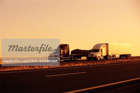 Camions de transport sur route