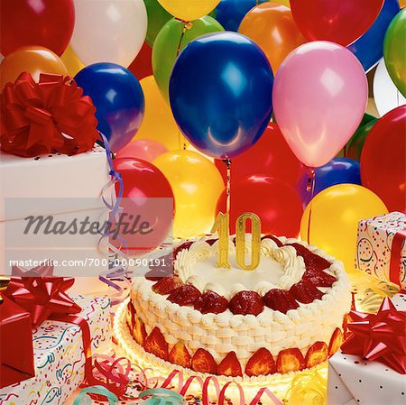 Gateau D Anniversaire Des Ballons Et Des Cadeaux Photographie De Stock Masterfile Rights Managed Artiste David Mendelsohn Code 700