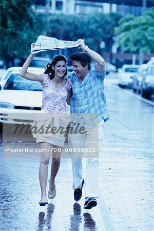 Couple sous la pluie