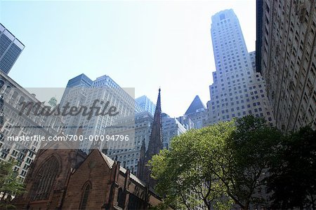 Église de la Trinité et les édifices à bureaux de New York, New York, États-Unis