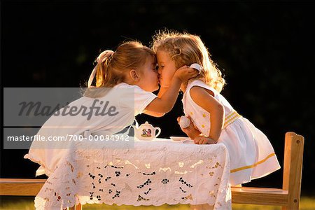 Jeunes filles baiser