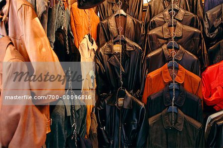 Vêtements en cuir marché