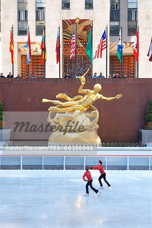 Eislaufen im Rockefeller Center New York City, New York, Vereinigte Staaten