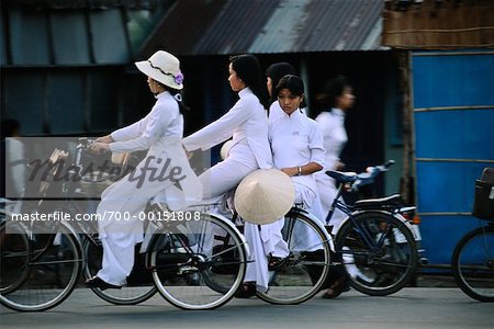 Gens sur les vélos Mekong Delta, Vietnam