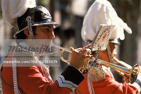 Trompeter in militärische Band Barcelona, Spanien