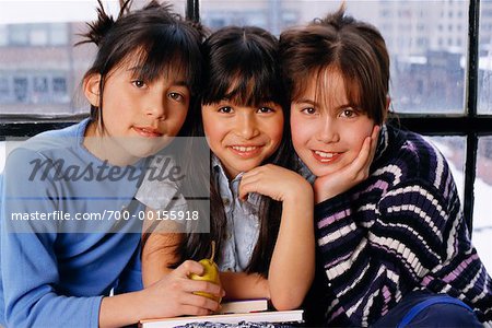 Portrait de trois jeunes filles
