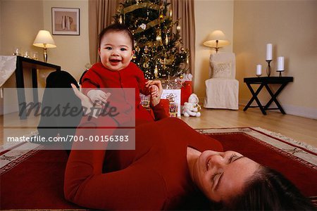 Mutter und Baby zu Weihnachten