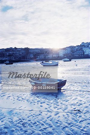 Bateaux à Port Saint Ives, Cornwall, Angleterre Bateaux à Port Saint Ives, Cornwall, Angleterre