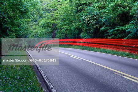 Feux arrières des stries sur les routes rurales, Tallahassee, Florida, USA