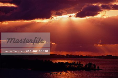 Sonnenstrahlen durch die Wolken-Bermuda