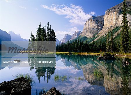 Queen Elizabeth Range Spirit Island, Maligne Lake Jasper National Park Alberta, Canada