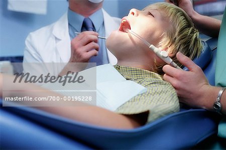 Enfant au Cabinet du dentiste