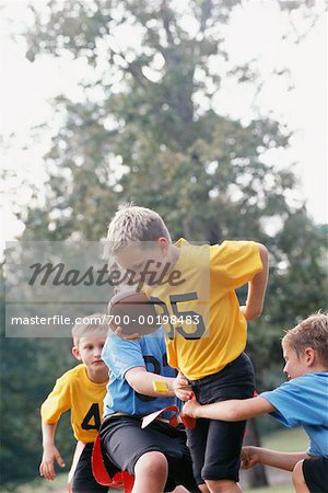 Enfants jouant au Football drapeau