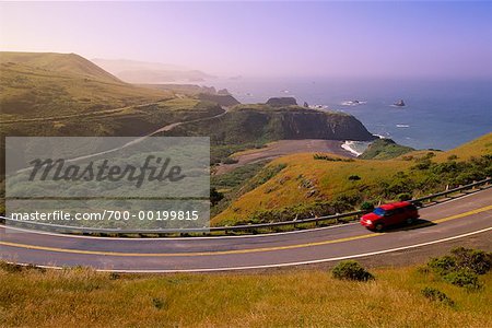 Minivan auf Küsten-Highway Pazifik Coast Highway Kalifornien, USA