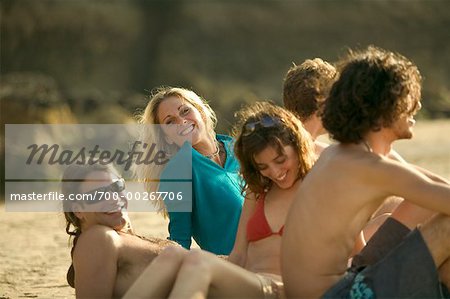 Groupe d'amis sur la plage