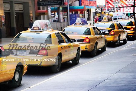 Line Up de taxis jaunes de New York City, New York, États-Unis