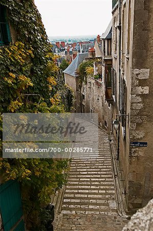 Path between Buildings Blois France