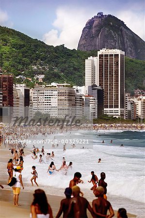 La plage de Copacabana, Brésil